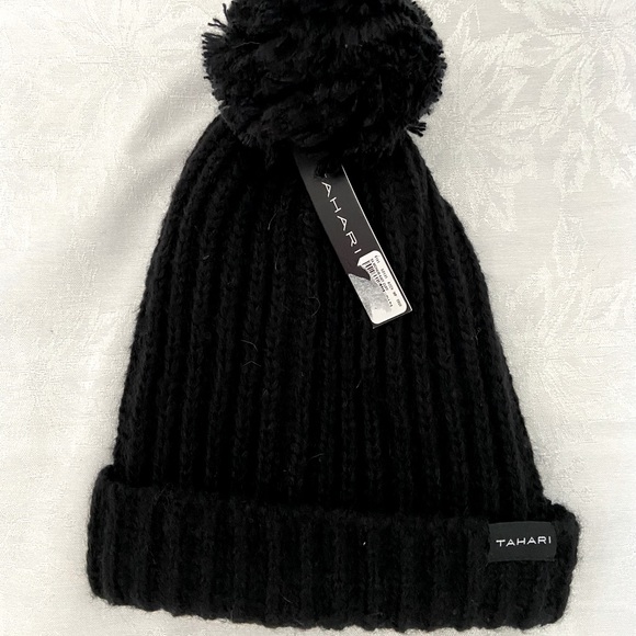 NWT Tahari Knit Pom-Pom Hat - Picture 1 of 4